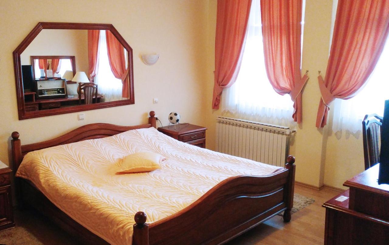 Hotel Derby Orasje 외부 사진